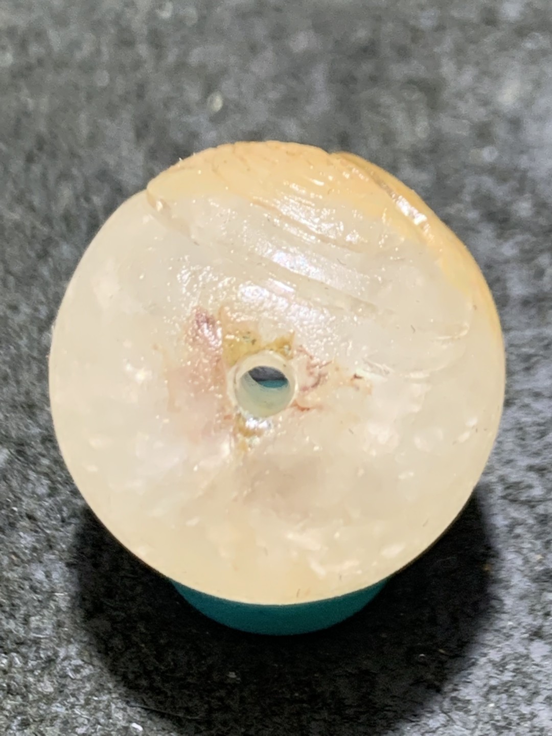 精美冰飘亚光战国红玛瑙手工俏色巧雕天鹅珠一个，