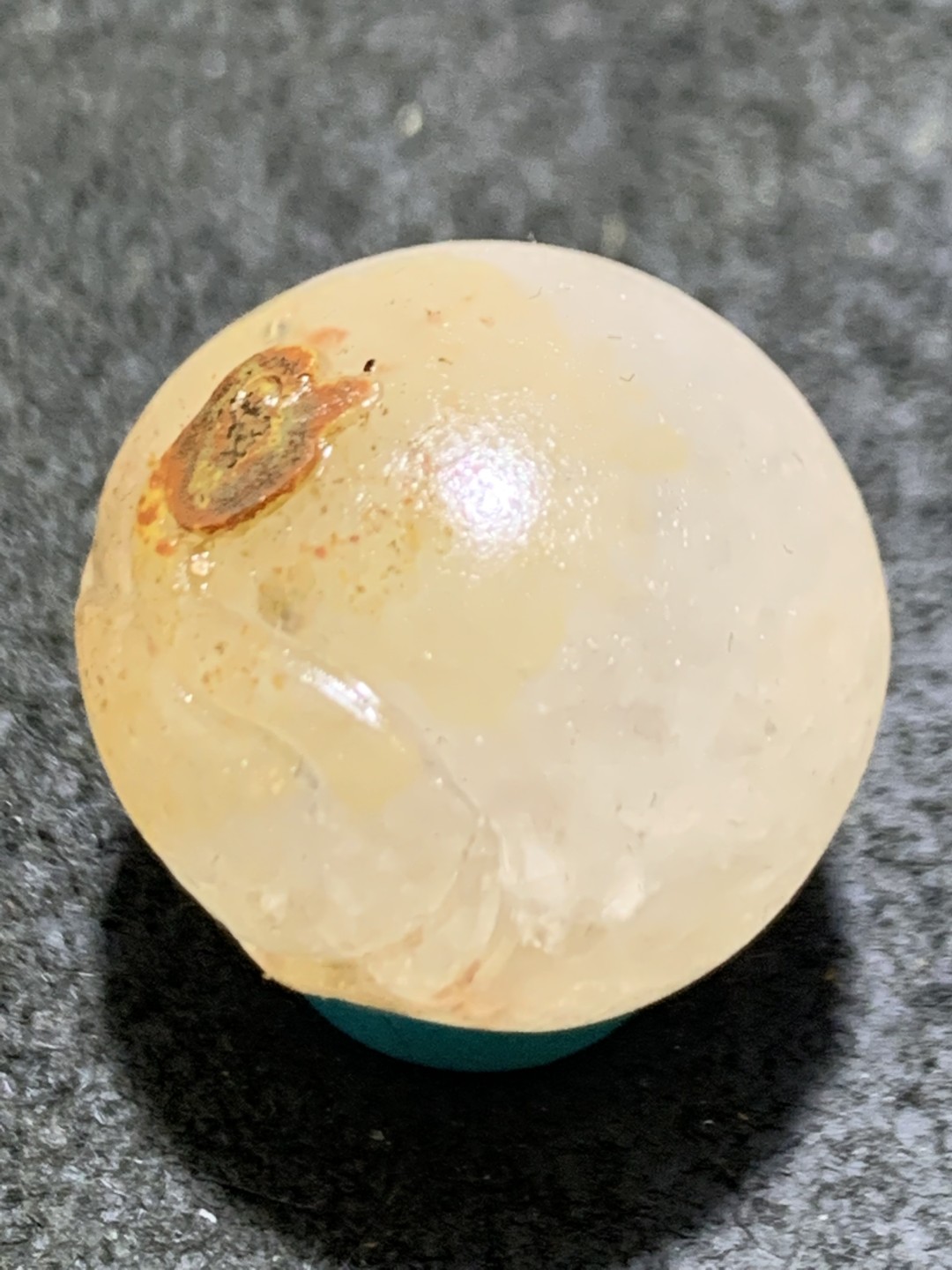 精美冰飘亚光战国红玛瑙手工俏色巧雕天鹅珠一个，
