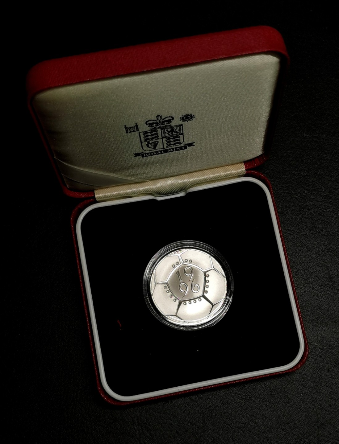 凡希社世界钱币微拍第二百三十九期 1996英国欧洲杯加厚2镑银币原盒全品！