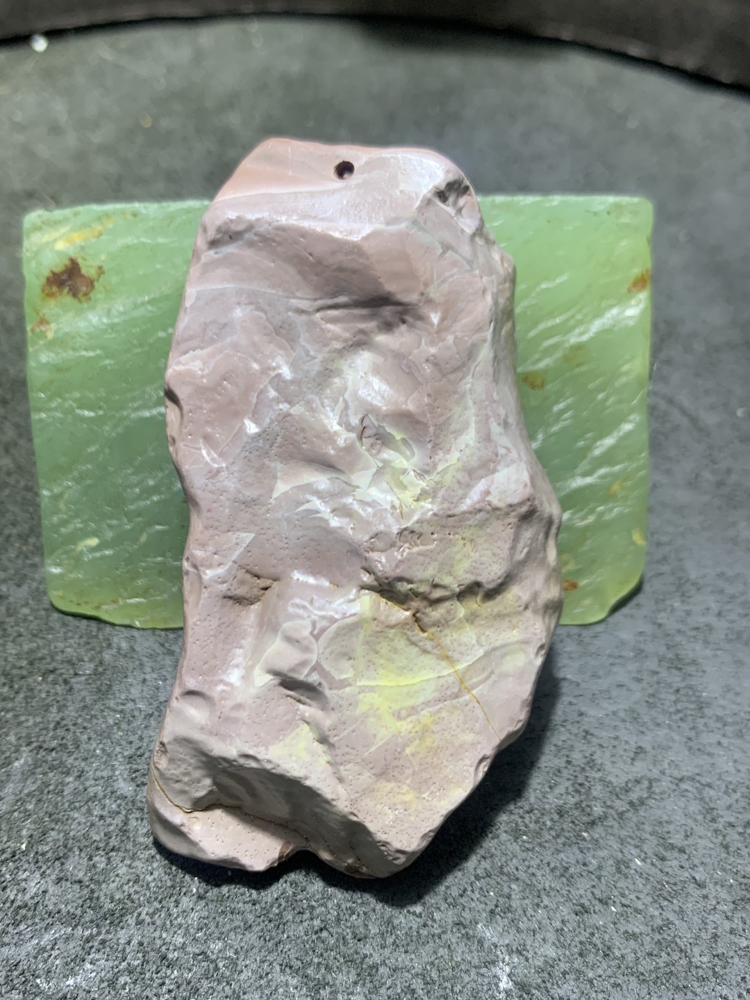 精美戈壁彩玉俏色巧雕道字把件（吊坠)一个！