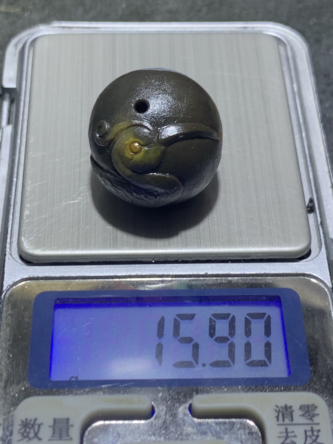 精美冰飘亚光战国红玛瑙手工俏色巧雕苍鹭随形珠一颗