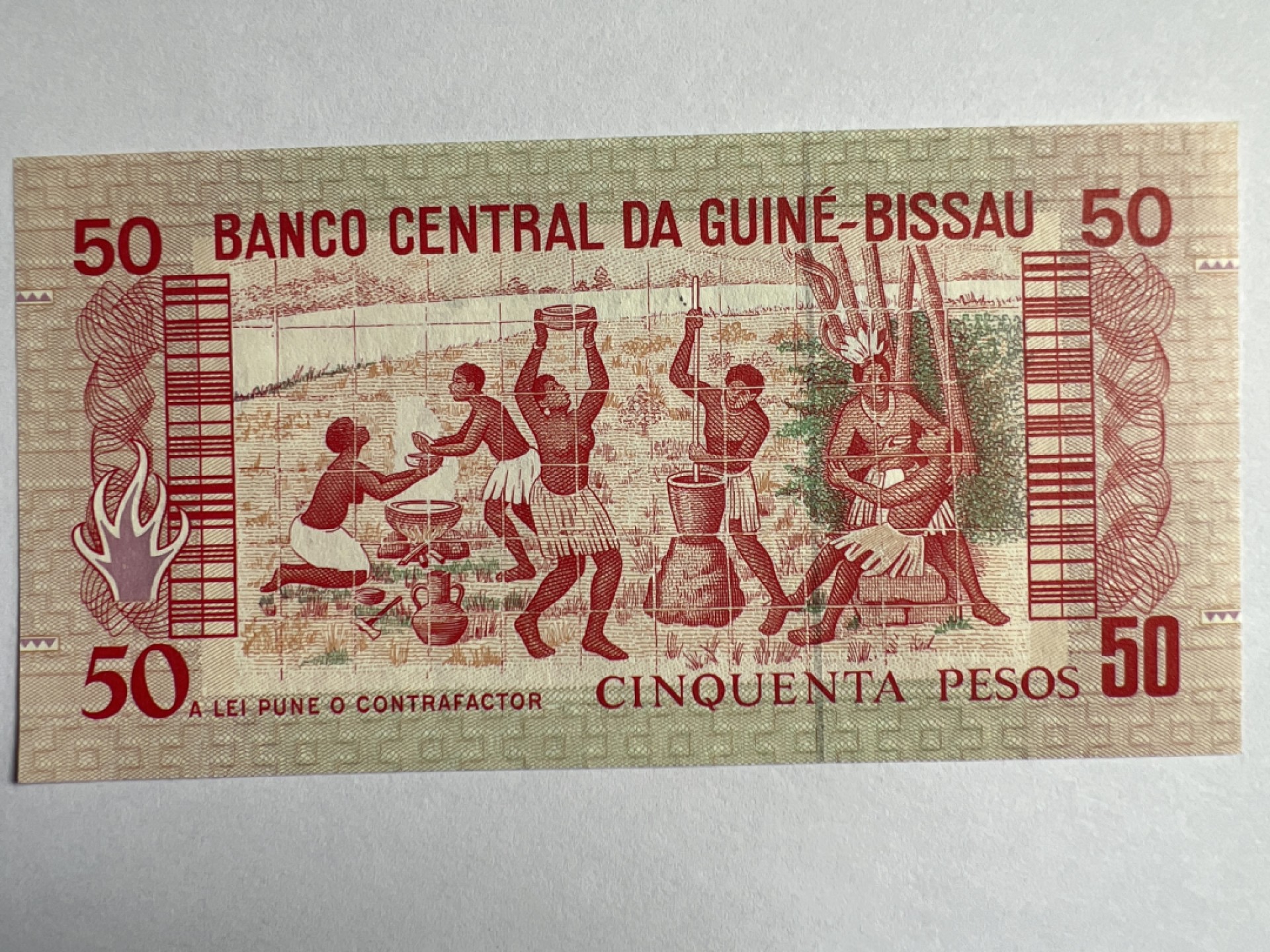 泡泡堂微拍第163幕纸币捡漏可累计专场👿👿，累计满二十元包邮，接受代拍业务 几内亚比绍50比索