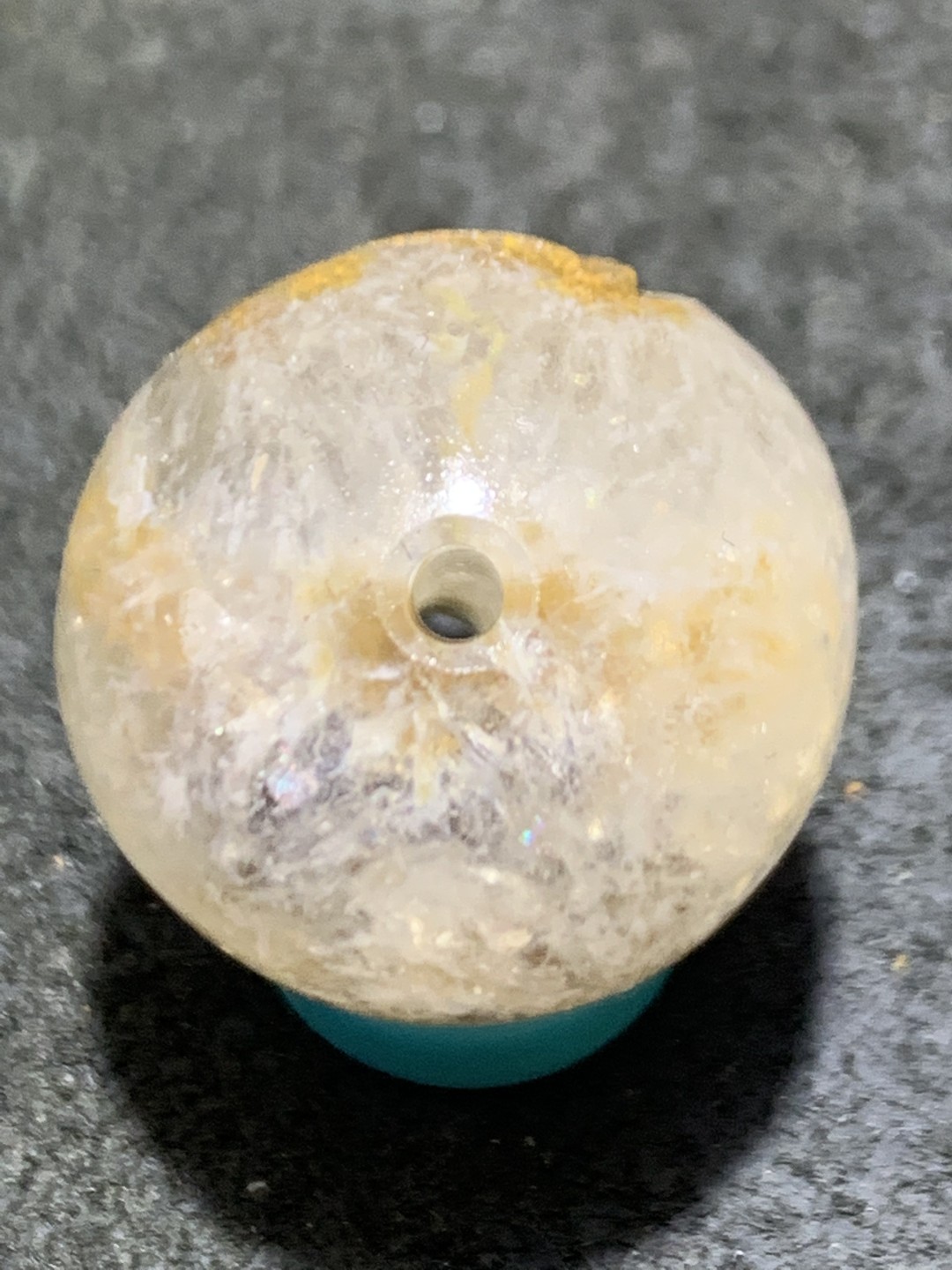 精美冰飘糖心料草花纹战国红玛瑙手工俏色巧雕寿桃珠一个，