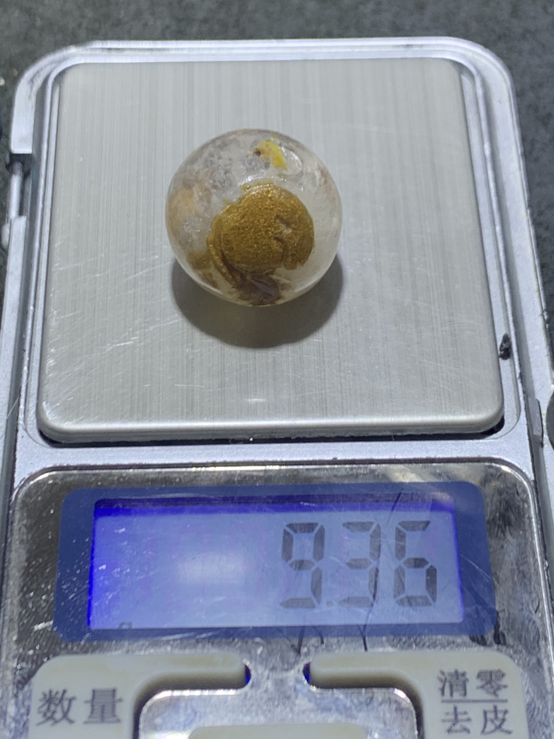 精美冰飘糖心料草花纹战国红玛瑙手工俏色巧雕寿桃珠一个，