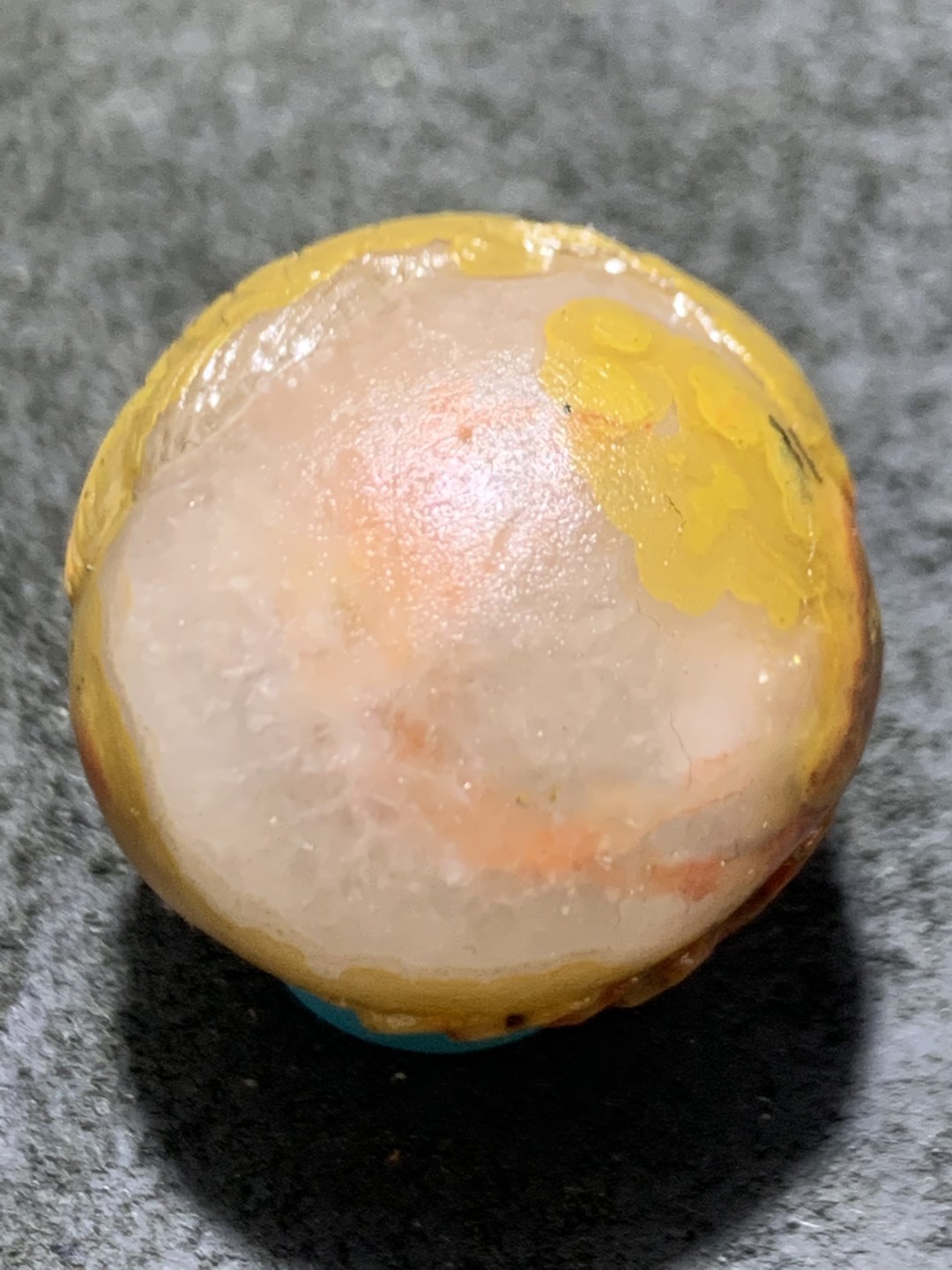 精美冰飘亚光战国红玛瑙手工俏色巧雕金龙鱼钱币随形圆珠一个