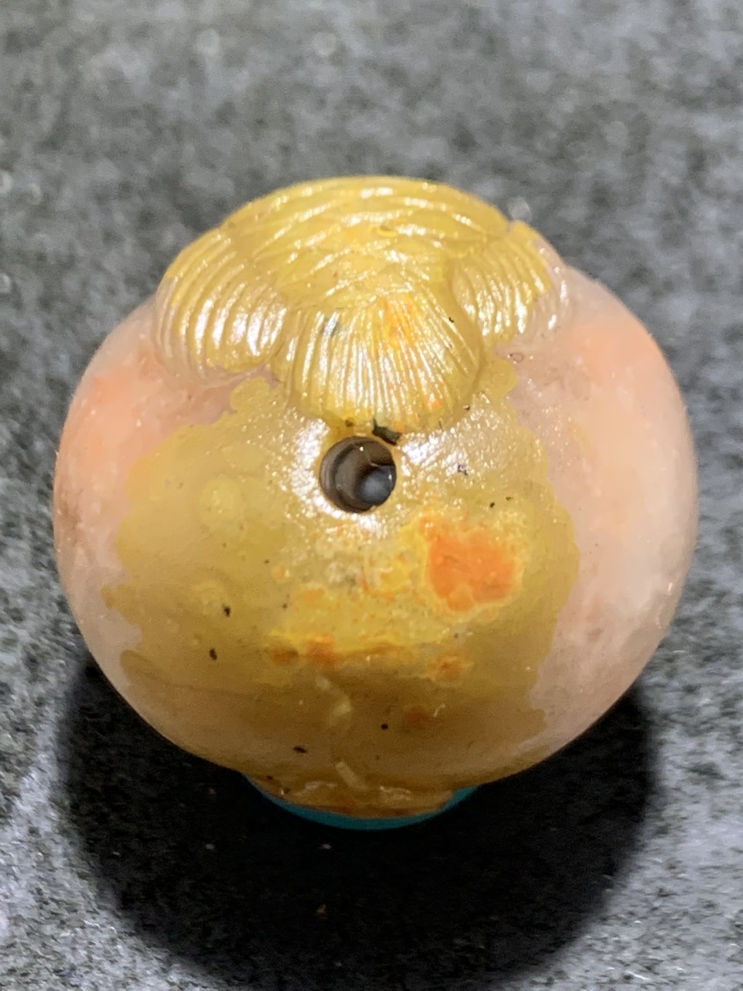 精美冰飘亚光战国红玛瑙手工俏色巧雕金龙鱼钱币随形圆珠一个