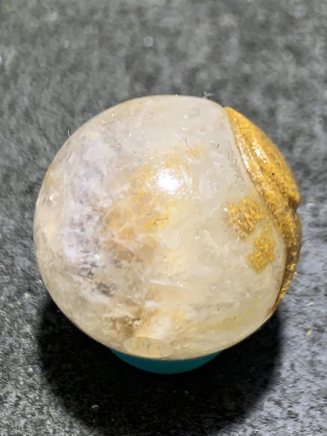 精美冰飘糖心料草花纹战国红玛瑙手工俏色巧雕寿桃珠一个，