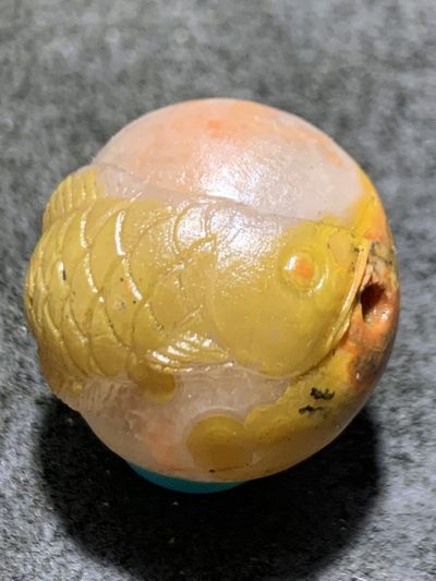 精美冰飘亚光战国红玛瑙手工俏色巧雕金龙鱼钱币随形圆珠一个 - 精美冰飘亚光战国红玛瑙手工俏色巧雕金龙鱼钱币随形圆珠一个