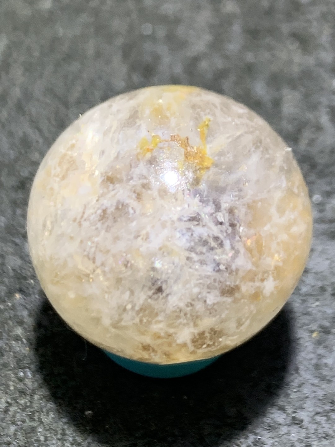 精美冰飘糖心料草花纹战国红玛瑙手工俏色巧雕寿桃珠一个，