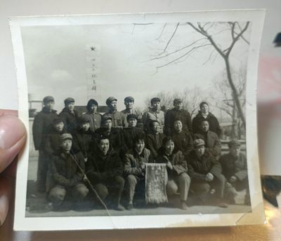 老照片 - 四二七纪念碑前合照