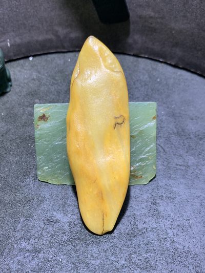 放福利！精美天然地表黄色叶形金丝玉籽料原石一块 - 放福利！精美天然地表黄色叶形金丝玉籽料原石一块
