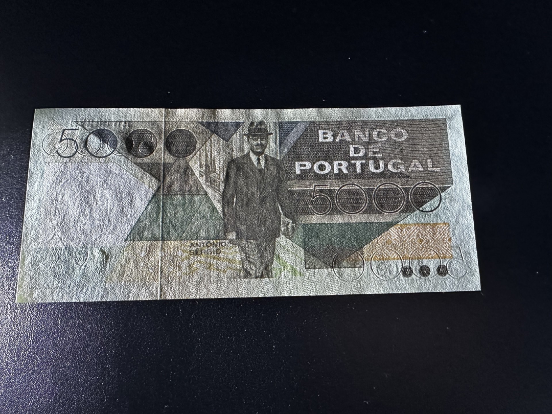 《外钞收藏家》第二百六十九期 1983年葡萄牙5000 全新 边上轻微潮