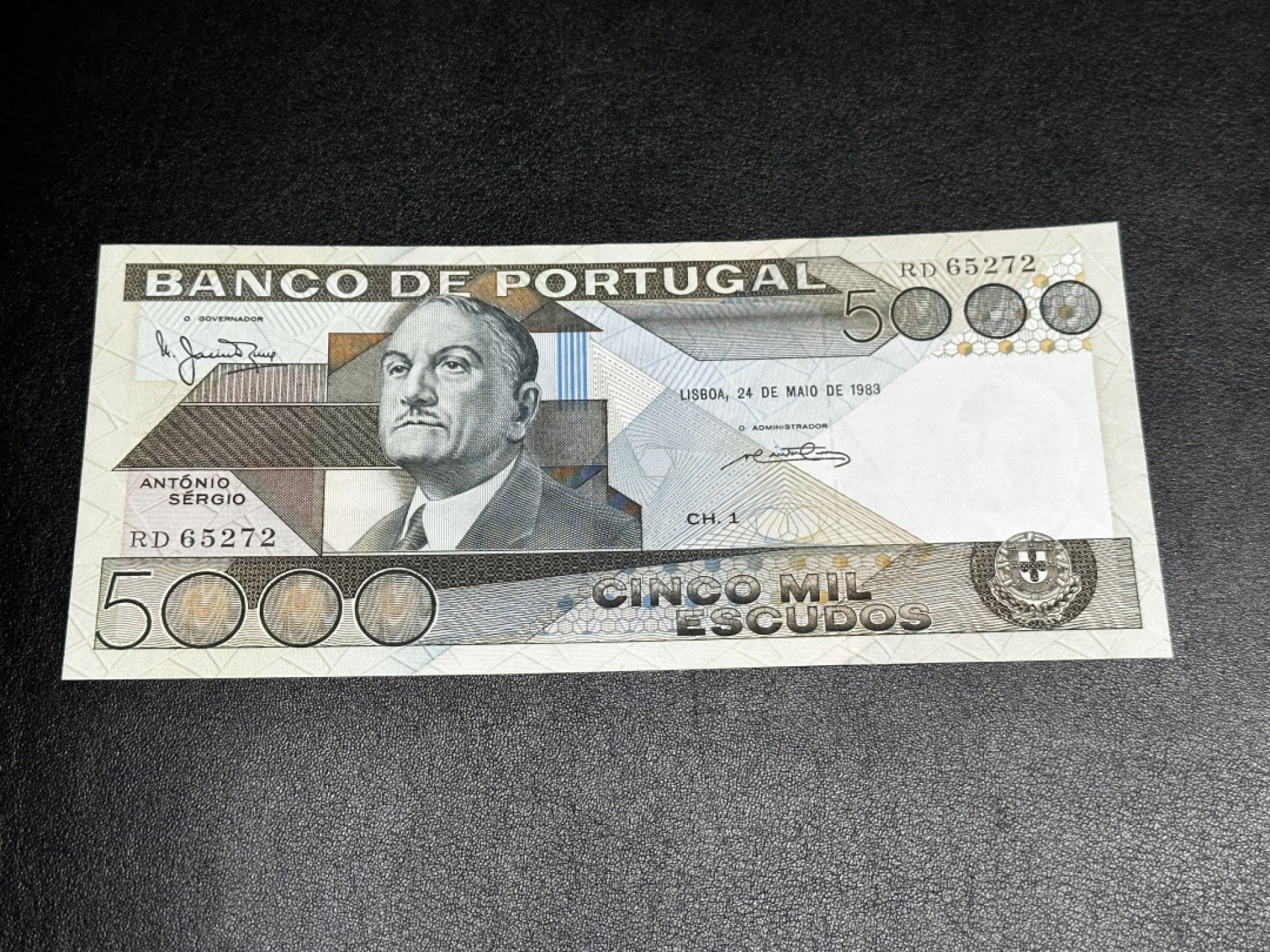 《外钞收藏家》第二百六十九期 1983年葡萄牙5000 全新 边上轻微潮