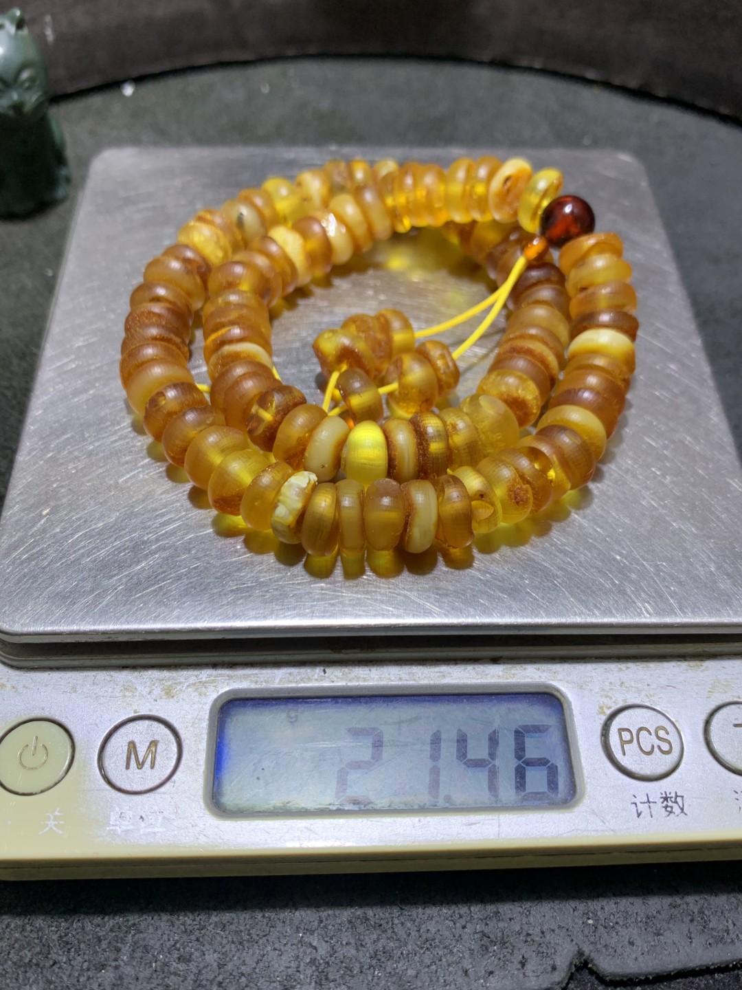 天然乌料蜜蜡随形饼子手持1条！
