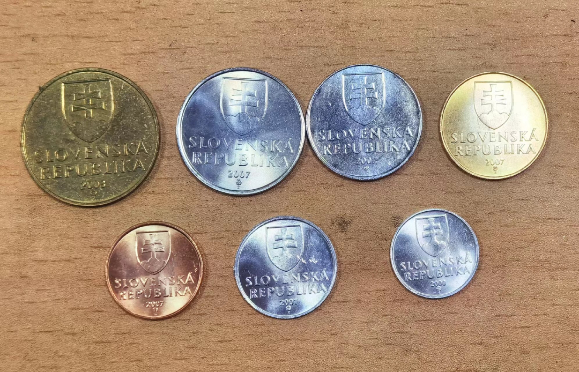 北京马甸外国币专卖微拍第九十八期，外国非贵金属纪念币，流通币专场，陆续上新，欢迎关注 斯洛伐克