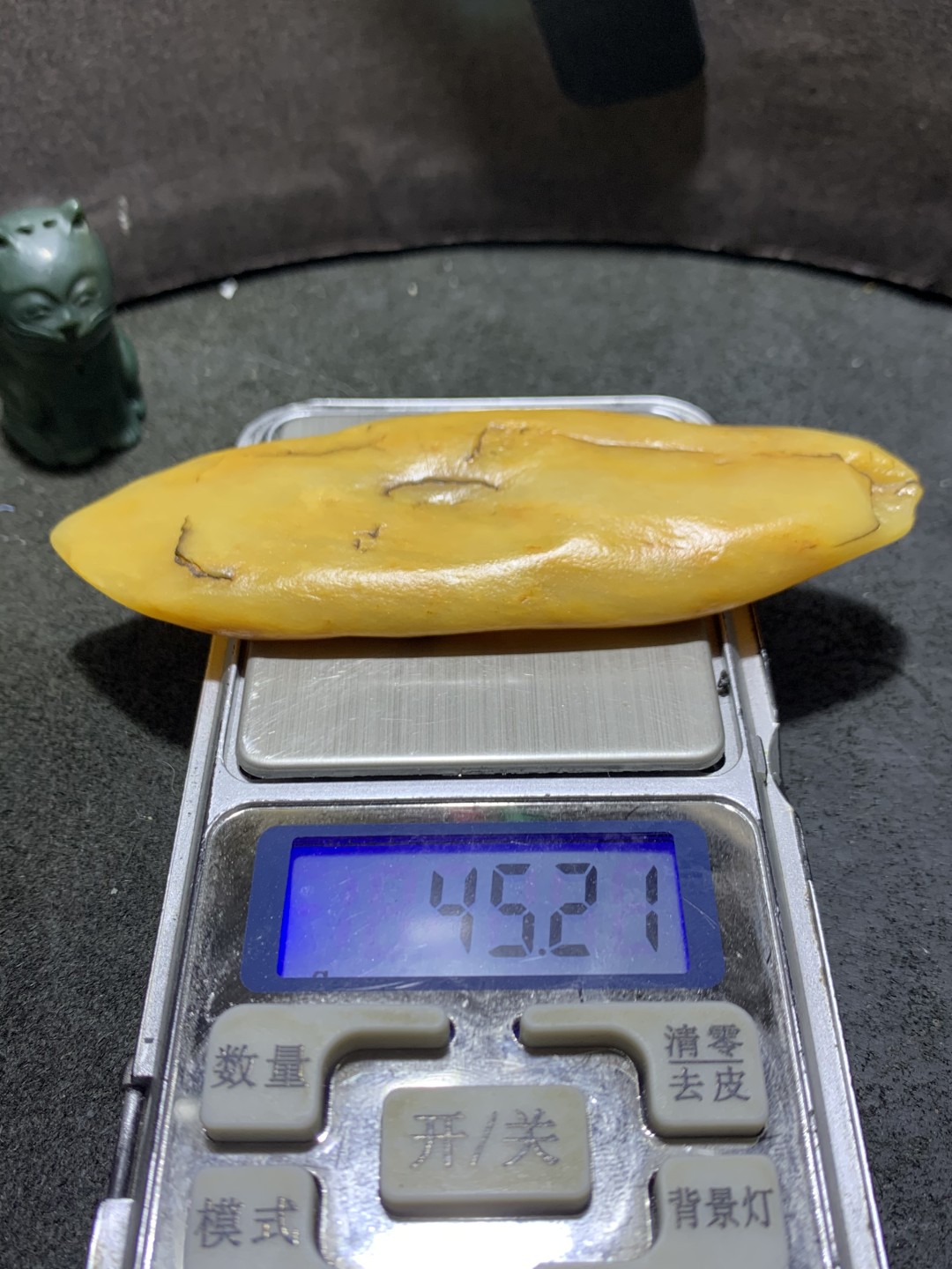 放福利！精美天然地表黄色叶形金丝玉籽料原石一块