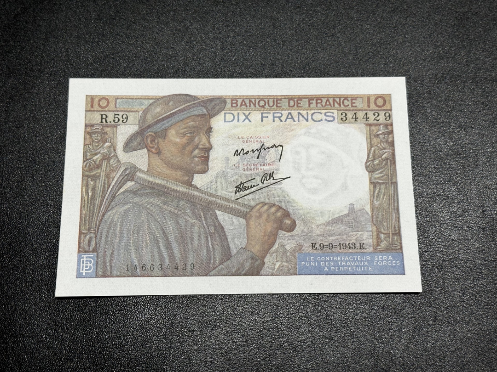《外钞收藏家》第二百六十九期 1943年法国10法郎 全新 边上轻微潮