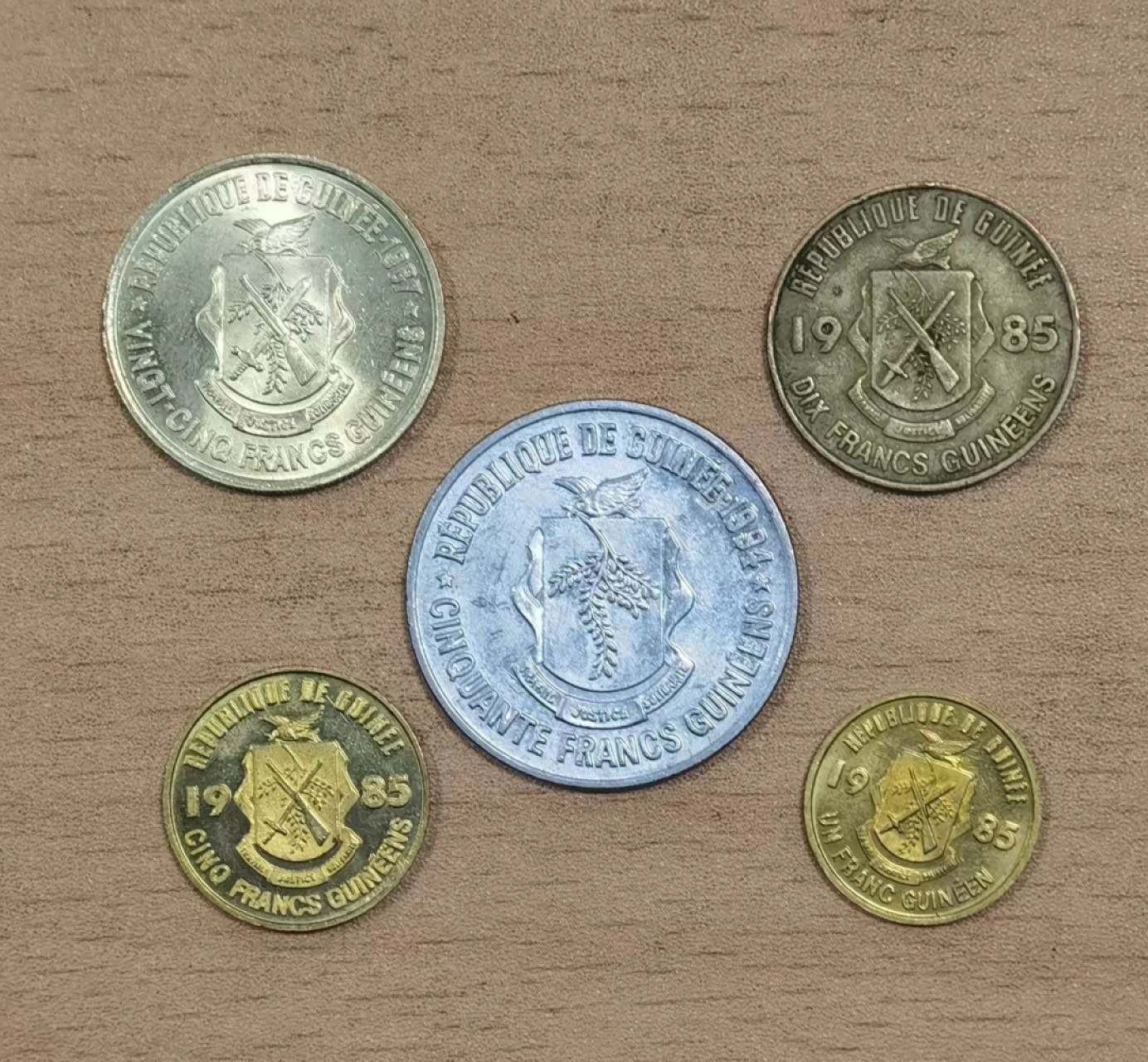北京马甸外国币专卖微拍第九十八期，外国非贵金属纪念币，流通币专场，陆续上新，欢迎关注 几内亚
