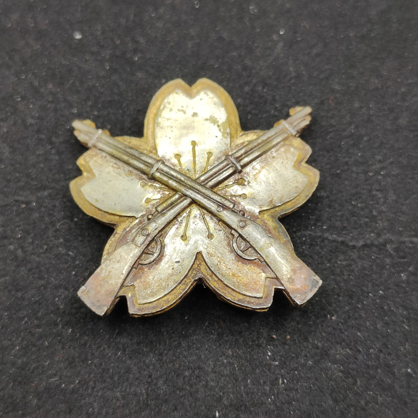 全场0元起拍 第58期 咸鱼国勋章拍卖专场 5月24日（周三）下午6：00开始  陆军小铳射击技能章