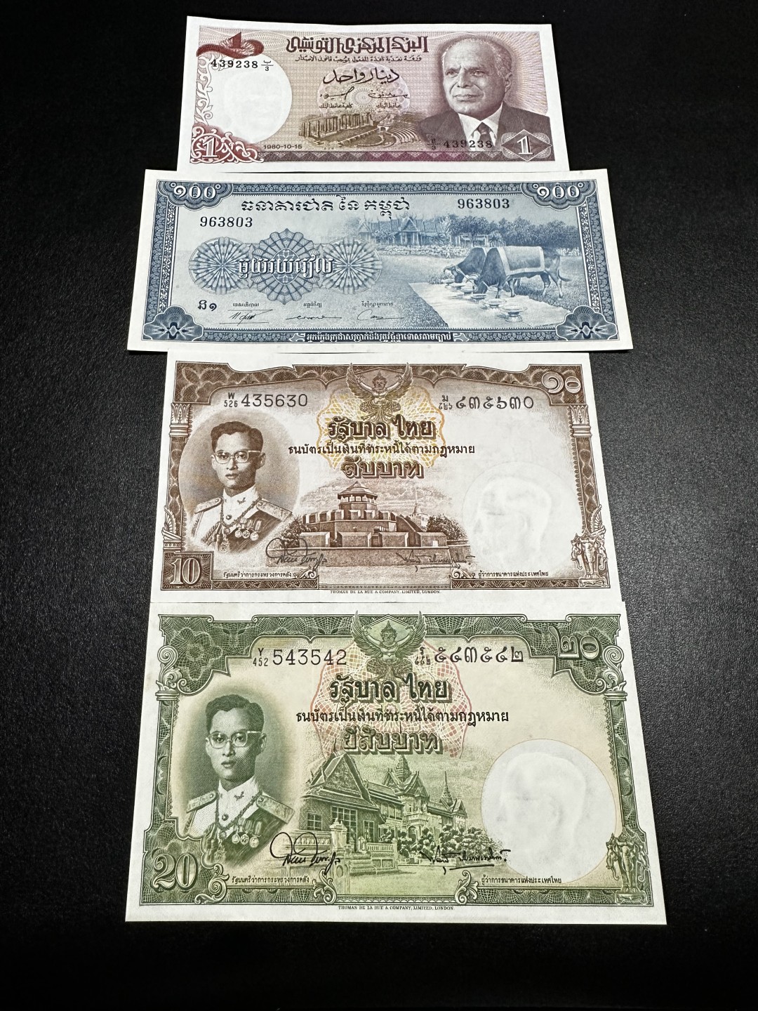 《外钞收藏家》第二百六十九期 泰国、突尼斯、柬埔寨四张一起 无折 除突尼斯外其他三张有潮