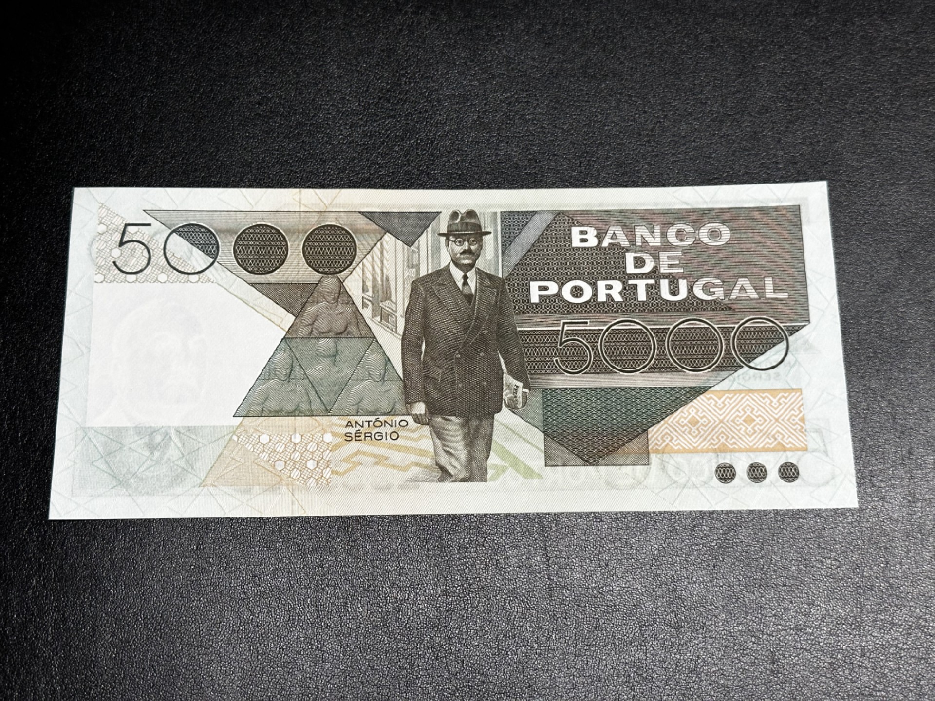 《外钞收藏家》第二百六十九期 1983年葡萄牙5000 全新 边上轻微潮