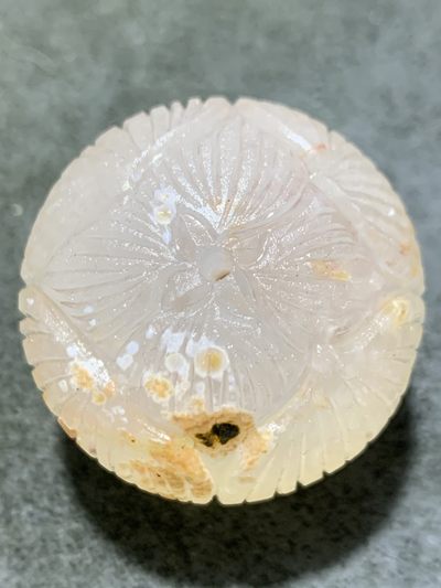 精美满冰原皮亚光战国红玛瑙手工雕刻莲花大尺寸珠一个， - 精美满冰原皮亚光战国红玛瑙手工雕刻莲花大尺寸珠一个，