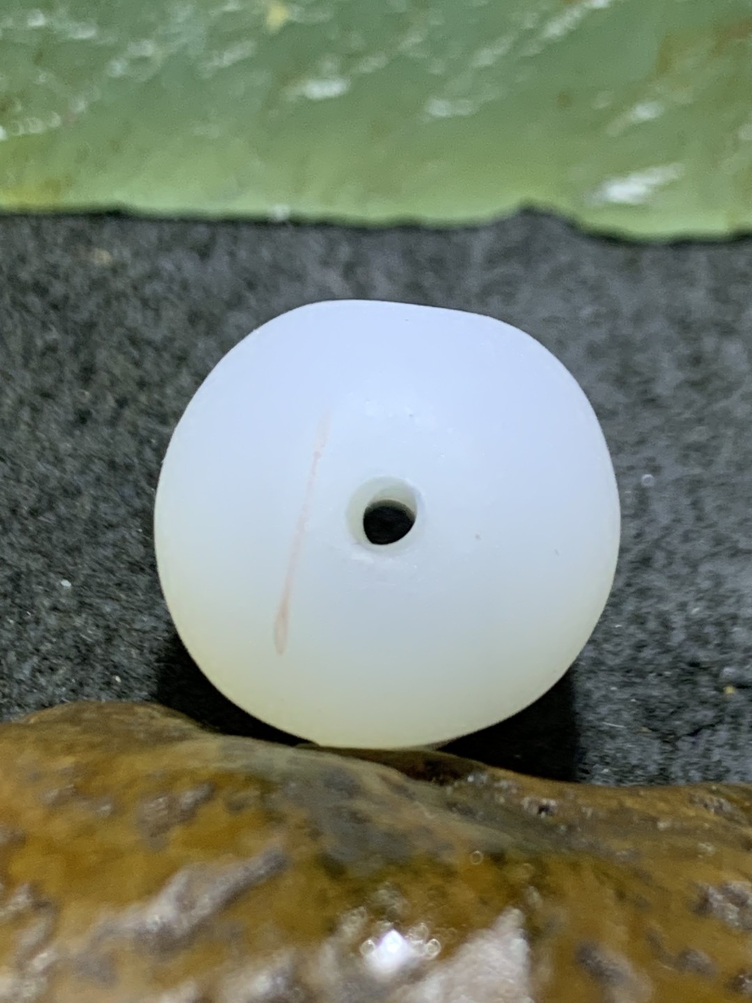精美亚光高玉化海洋玉髓手工俏色巧雕雨燕随形桶珠一个！