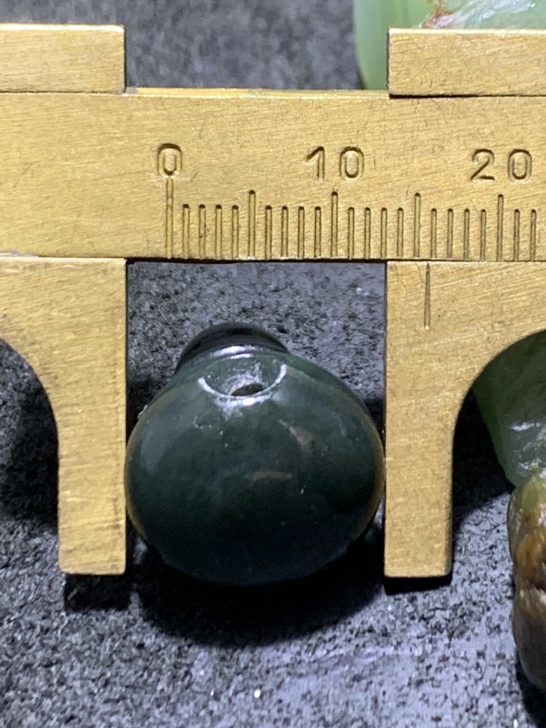 和田青玉随形一体佛头三通一个！