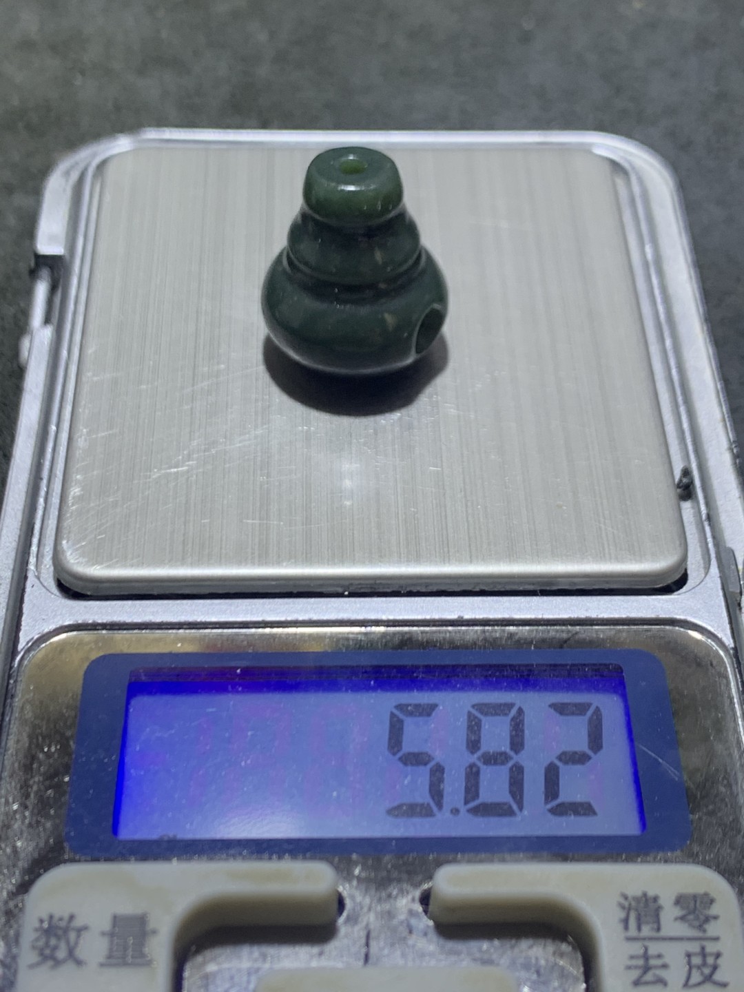 和田青玉随形一体佛头三通一个！