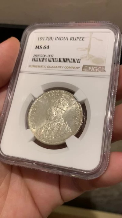 《竞宝斋》第167场-周日，周一，周四 3场 (全场包邮) NGC-MS64分，1917B版英属印度乔五1卢比银币，原光轻包浆，外拍大涨品种，更高分只有6枚