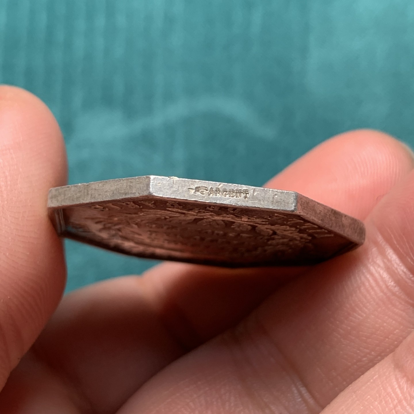 《竞宝斋》第167场-周日，周一，周四 3场 (全场包邮) 法国 贴现银行 银质八角代币 五彩包浆 对角37mm 19.1g 边铭手指agent