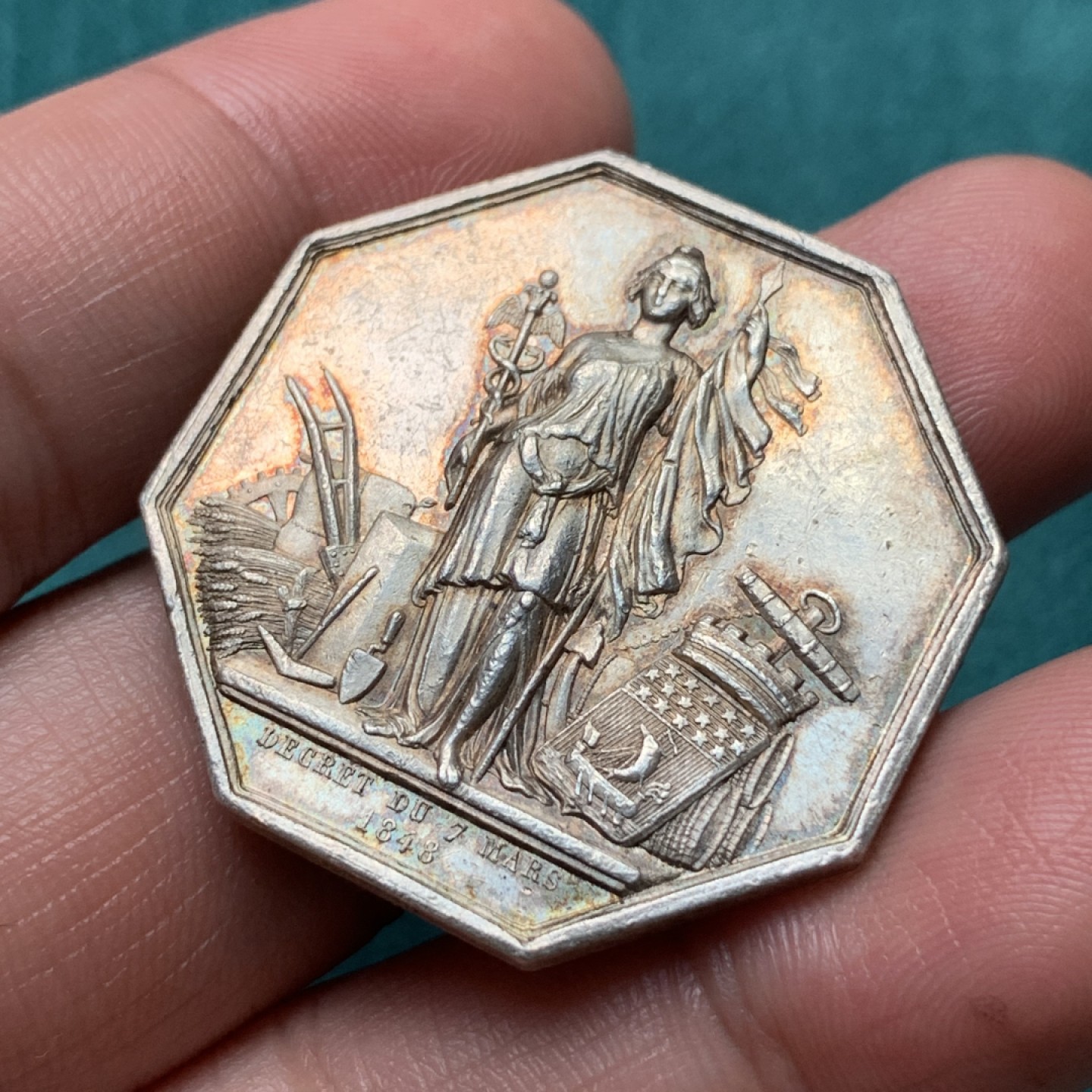 《竞宝斋》第167场-周日，周一，周四 3场 (全场包邮) 法国 贴现银行 银质八角代币 五彩包浆 对角37mm 19.1g 边铭手指agent