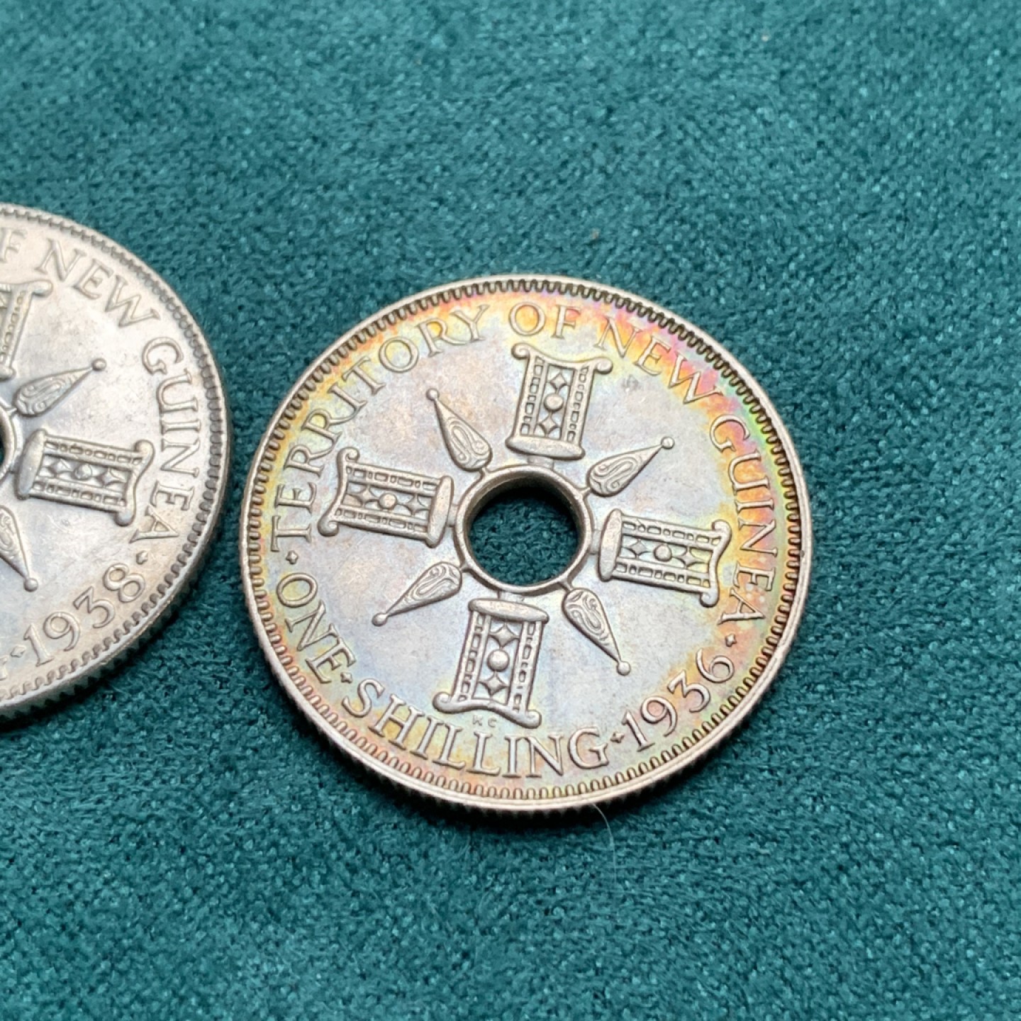 《竞宝斋》第167场-周日，周一，周四 3场 (全场包邮) 新几内亚1先令银币 2枚 分别是1936年（双面五彩）和1938（双面原光）