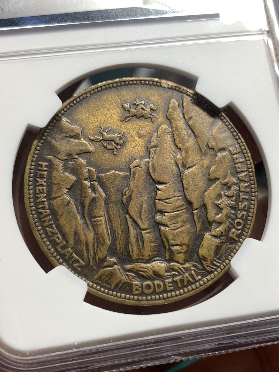 《竞宝斋》第167场-周日，周一，周四 3场 (全场包邮) NGC-AUD 德国紧急状态时期塔勒哈茨山涧 1923年 6马克(无星版)  大铜币 德紧币中的稀少品种在芬克目录中也是很难得的品类