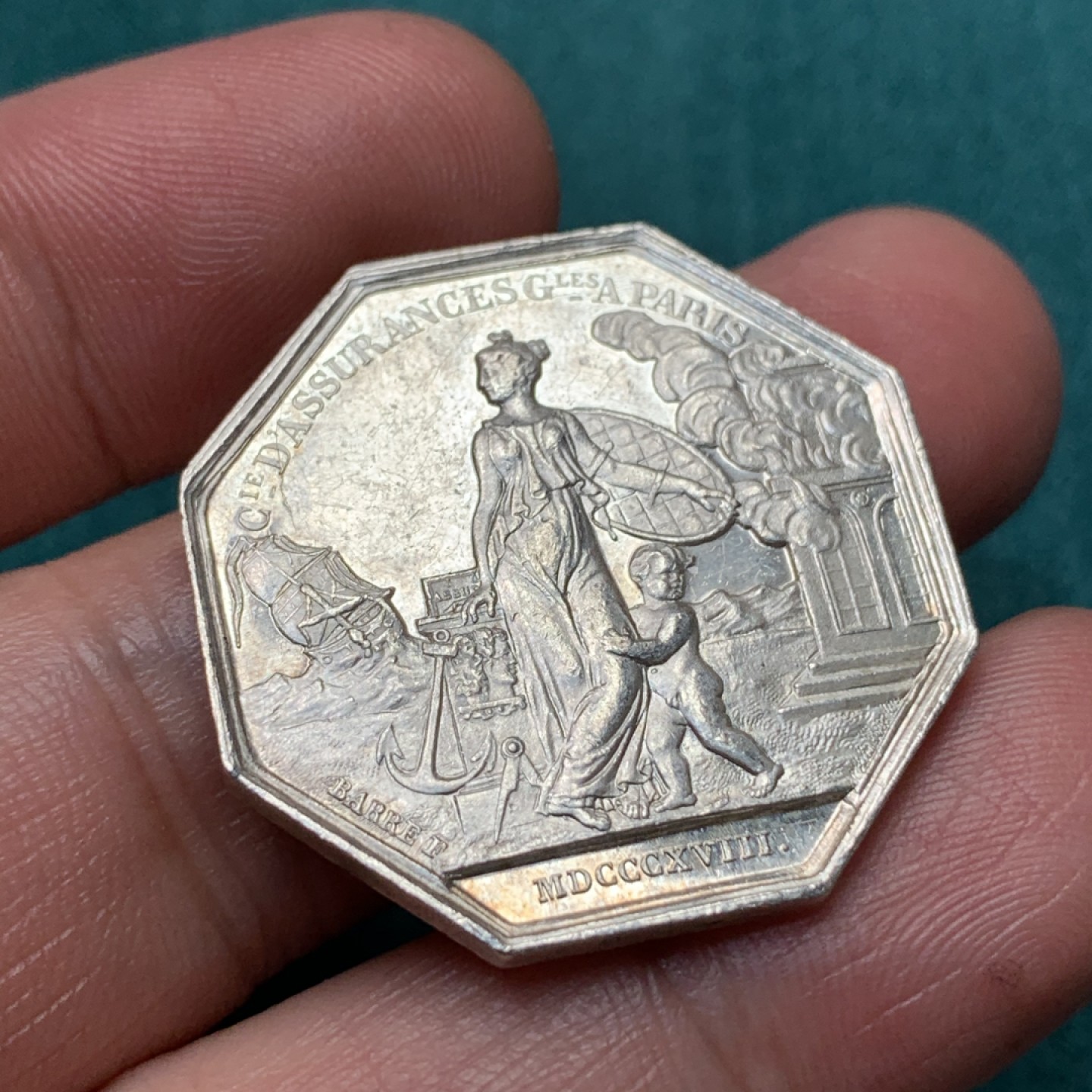 《竞宝斋》第167场-周日，周一，周四 3场 (全场包邮) 法国 路易十八火灾保险八角银质代币 unc品相 对角33mm对边31mm 13.62g 边铭丰饶角argent