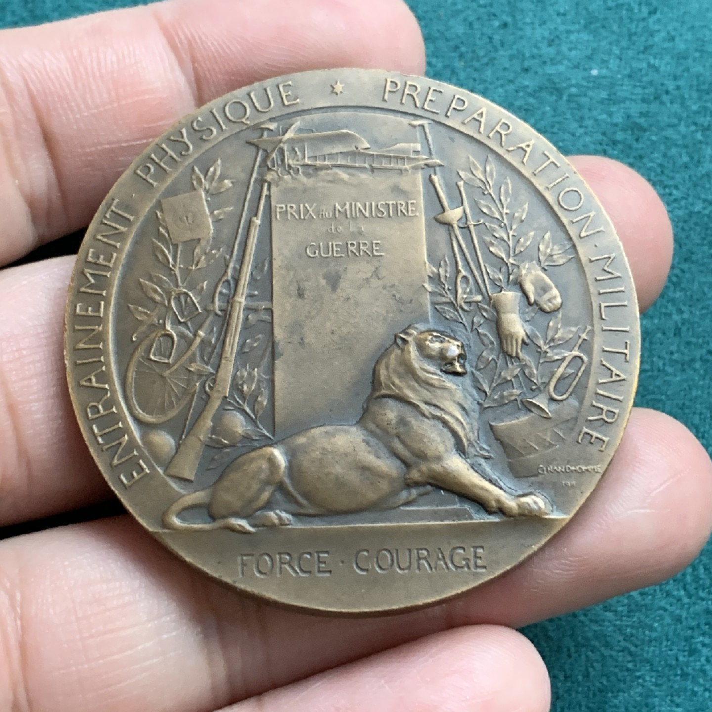 《竞宝斋》第167场-周日，周一，周四 3场 (全场包邮) 法国19世纪 战争准备勇气与力量大铜章，带原盒盒子有暇，底板细节好，边铭丰饶角BR，直径50mm，重65.99g