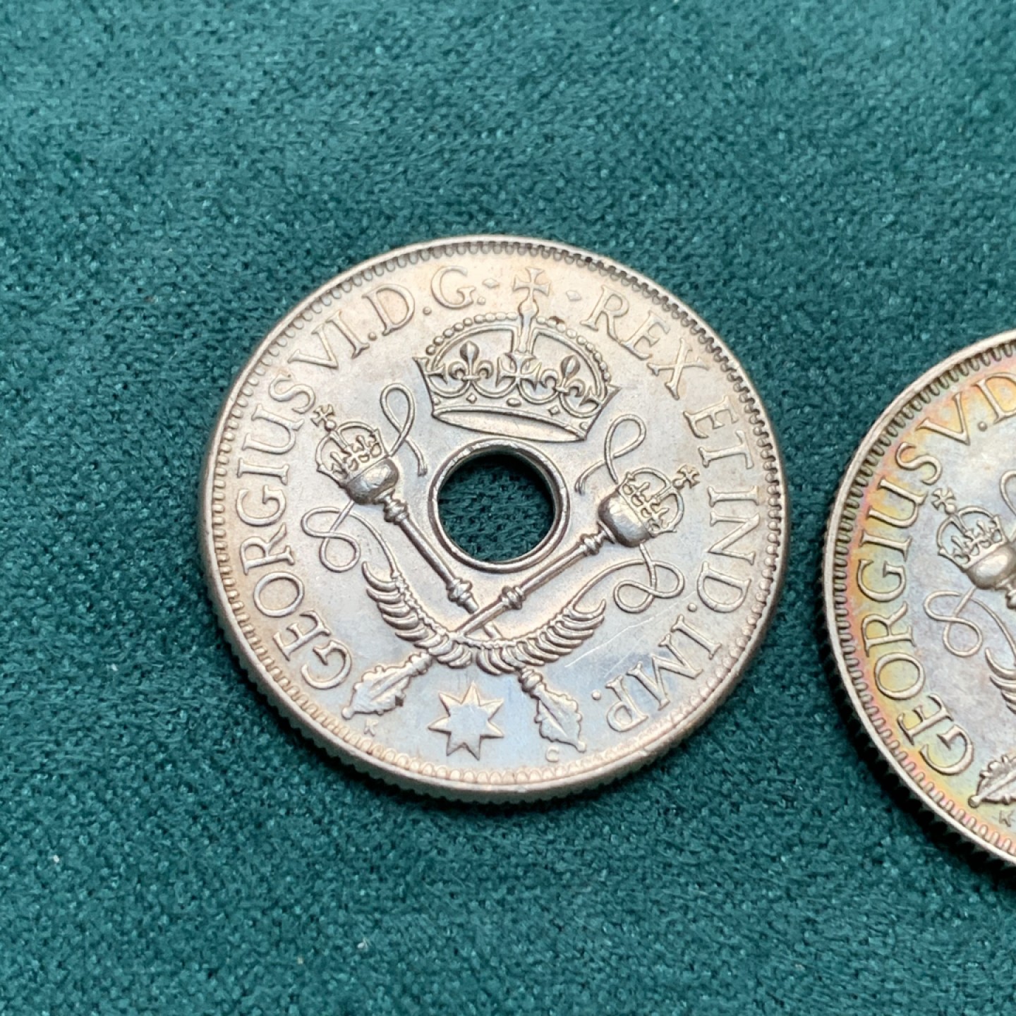 《竞宝斋》第167场-周日，周一，周四 3场 (全场包邮) 新几内亚1先令银币 2枚 分别是1936年（双面五彩）和1938（双面原光）