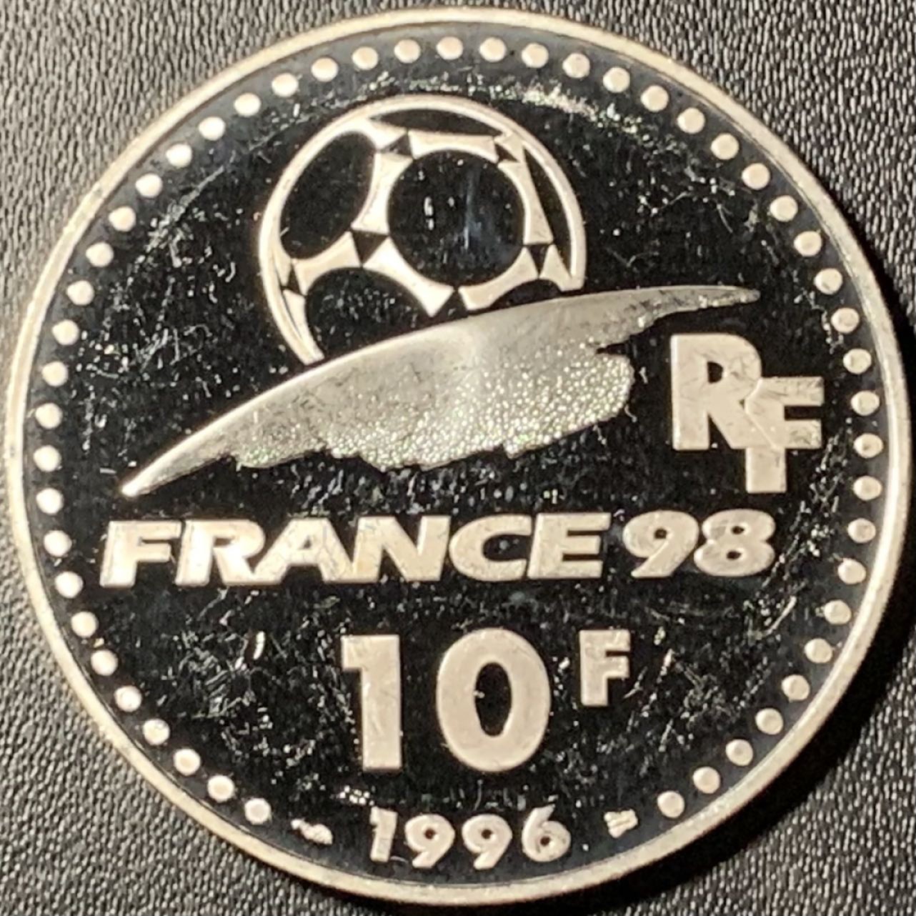 紫瑗钱币——第315期拍卖 法国 1996年 法国世界杯 进球 10法郎 21.16克 0.9银 精制（划痕）