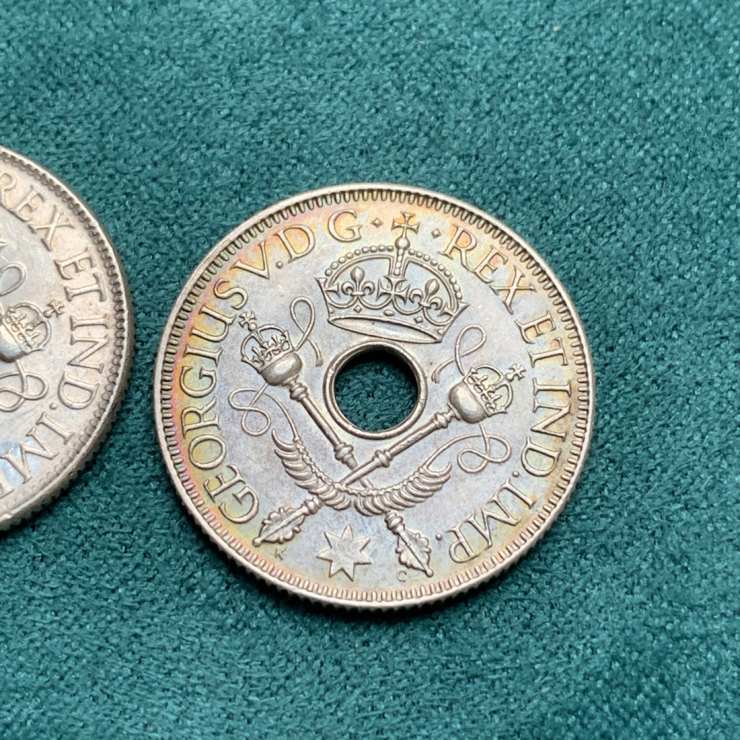 《竞宝斋》第167场-周日，周一，周四 3场 (全场包邮) 新几内亚1先令银币 2枚 分别是1936年（双面五彩）和1938（双面原光）