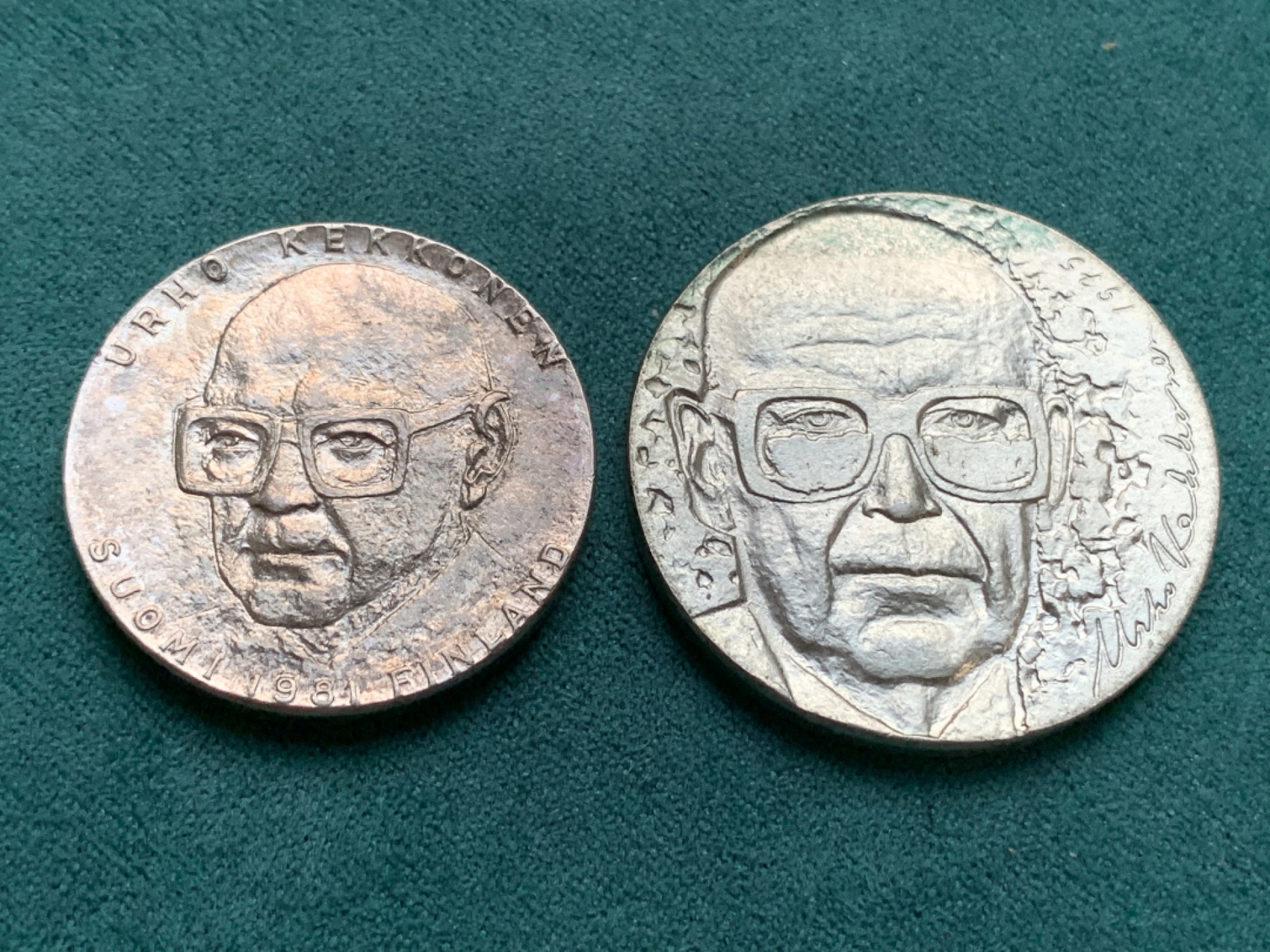 《竞宝斋》第167场-周日，周一，周四 3场 (全场包邮) 芬兰总理吉科宁银币2个，总重43.43克，带蓝色原封皮套和说明书