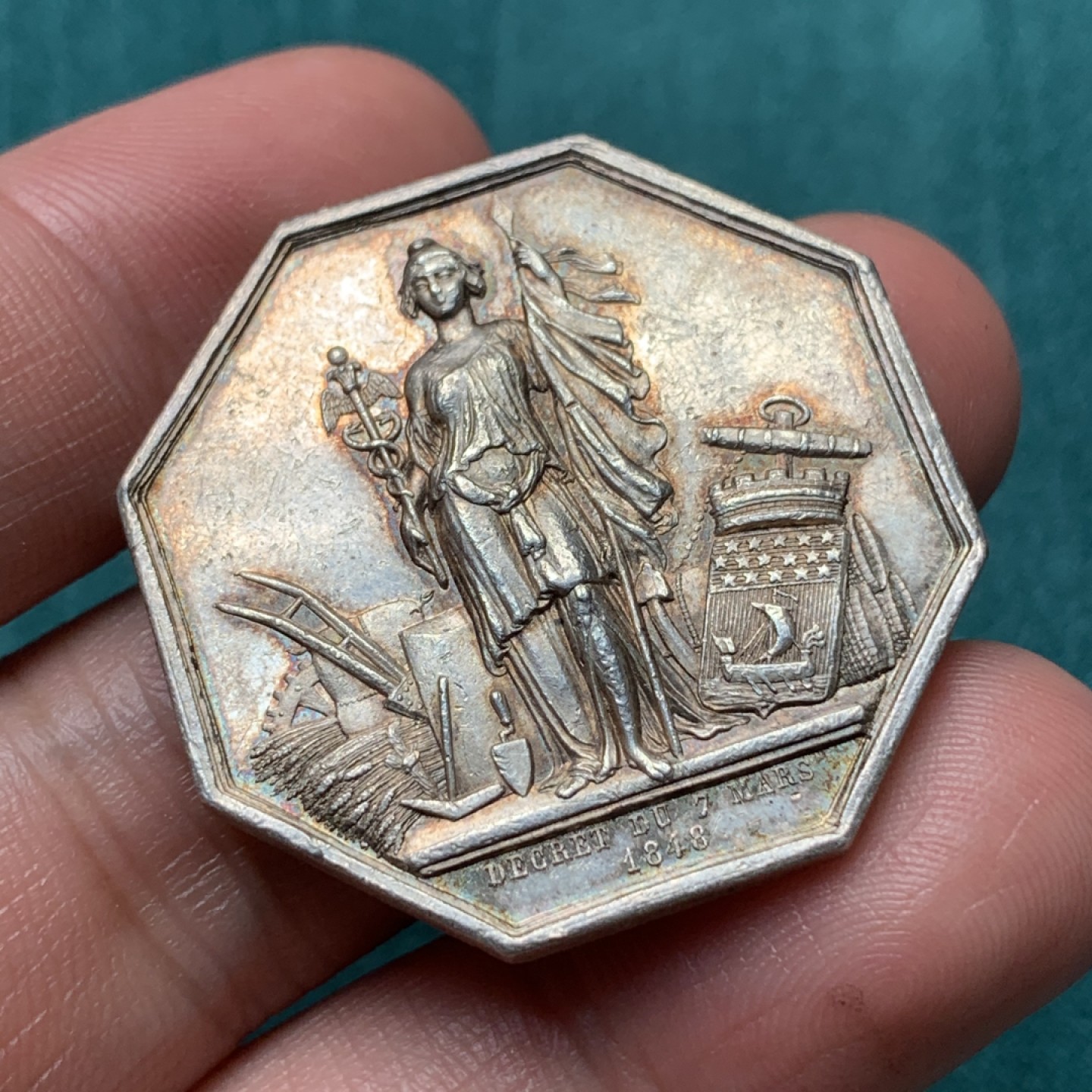 《竞宝斋》第167场-周日，周一，周四 3场 (全场包邮) 法国 贴现银行 银质八角代币 五彩包浆 对角37mm 19.1g 边铭手指agent