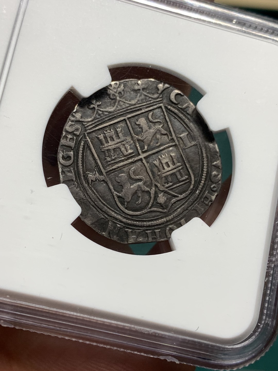 《竞宝斋》第167场-周日，周一，周四 3场 (全场包邮) NGC-XF40 西属墨西哥双柱1548-1556年2里亚尔银币 西属殖民地最早的双柱之一 卡洛斯一世和胡安娜女王 打制居中图案清晰铭文完整包浆深沉出分不易