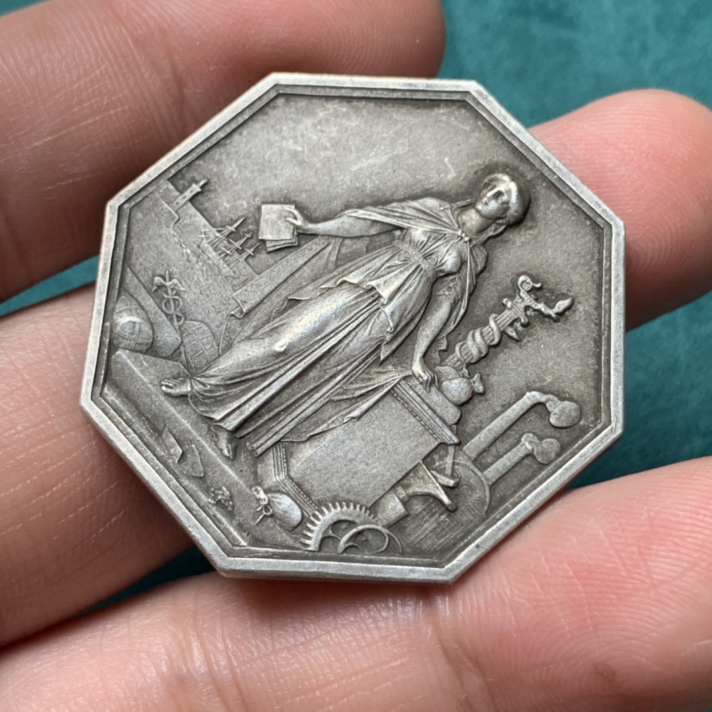 《竞宝斋》第167场-周日，周一，周四 3场 (全场包邮) 法国 1880-1898 工商信贷 银行八角 银质代币 22.1克 对边37mm 丰饶角边铭 银标