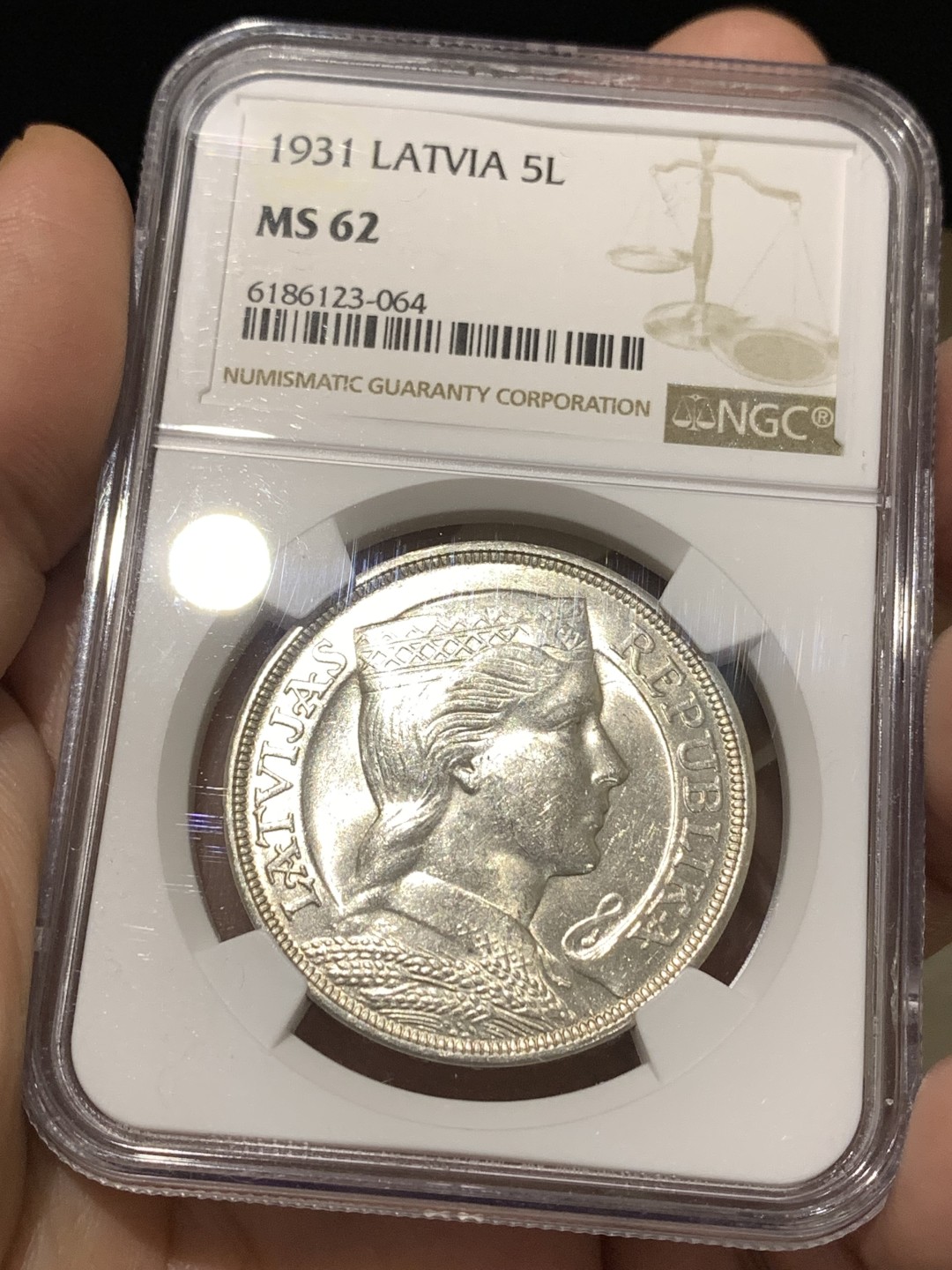 《竞宝斋》第167场-周日，周一，周四 3场 (全场包邮) NGC-MS62 拉脱维亚 1931年5拉特美女大银币 带点包浆 外拍热门品种 价格洼地