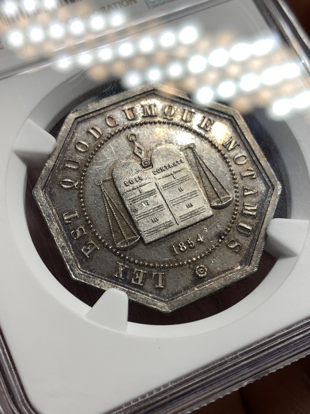 《竞宝斋》第167场-周日，周一，周四 3场 (全场包邮) NGC MS62 1854年法国亚眠公证处八角银质代用币 原味包浆好品好状态
