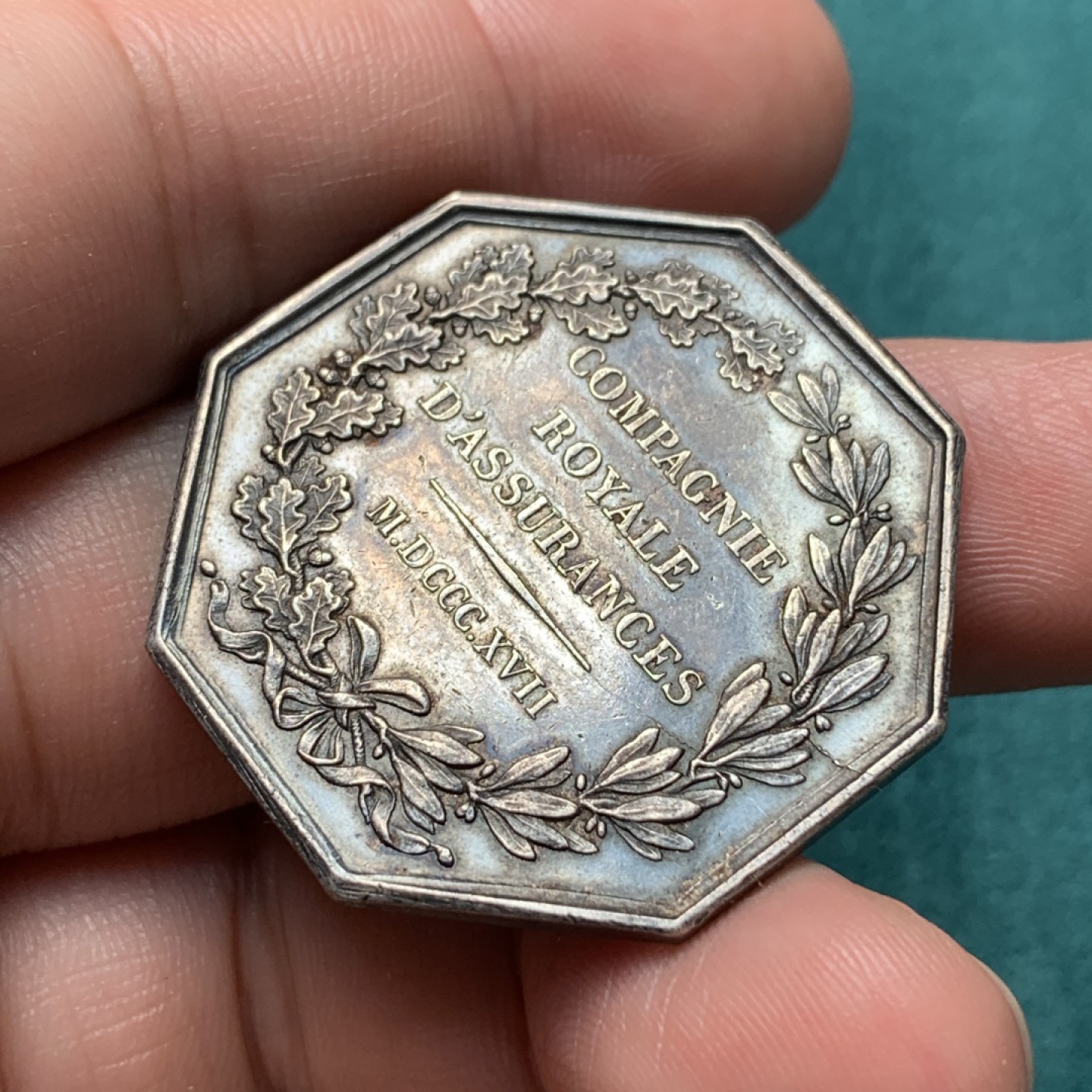 《竞宝斋》第167场-周日，周一，周四 3场 (全场包邮) 法国1832-1841 八角银质代币 jeton，火灾保险，黑古漆包浆黝黑透的美，直径36mm 重19.79g,边铭油灯早期