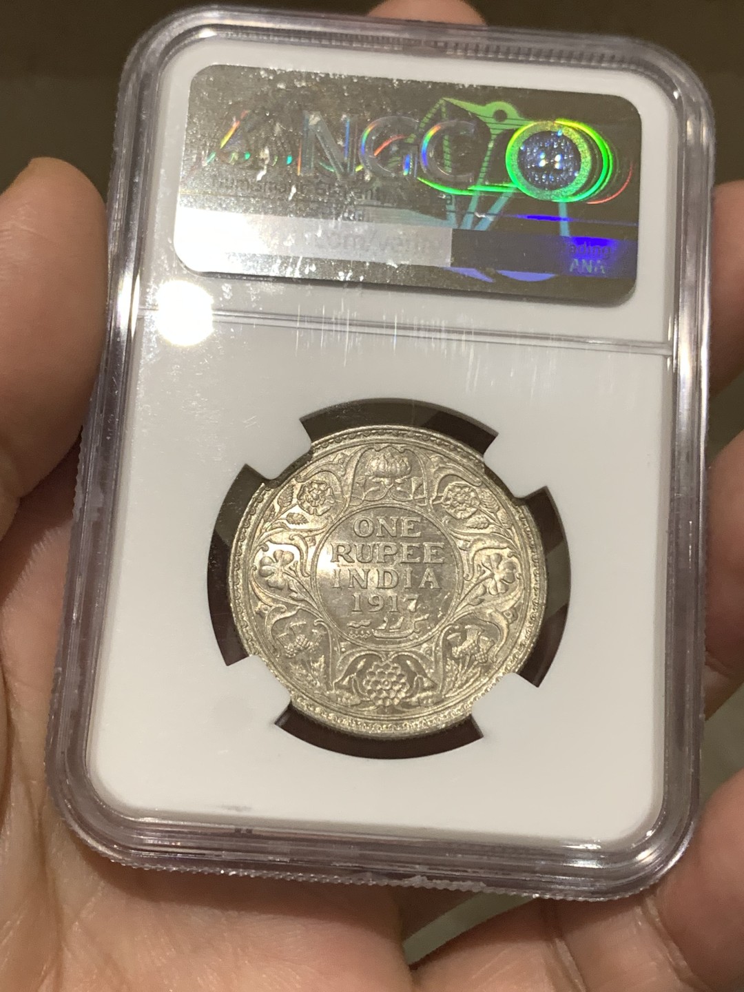 《竞宝斋》第167场-周日，周一，周四 3场 (全场包邮) NGC-MS64分，1917B版英属印度乔五1卢比银币，原光轻包浆，外拍大涨品种，更高分只有6枚