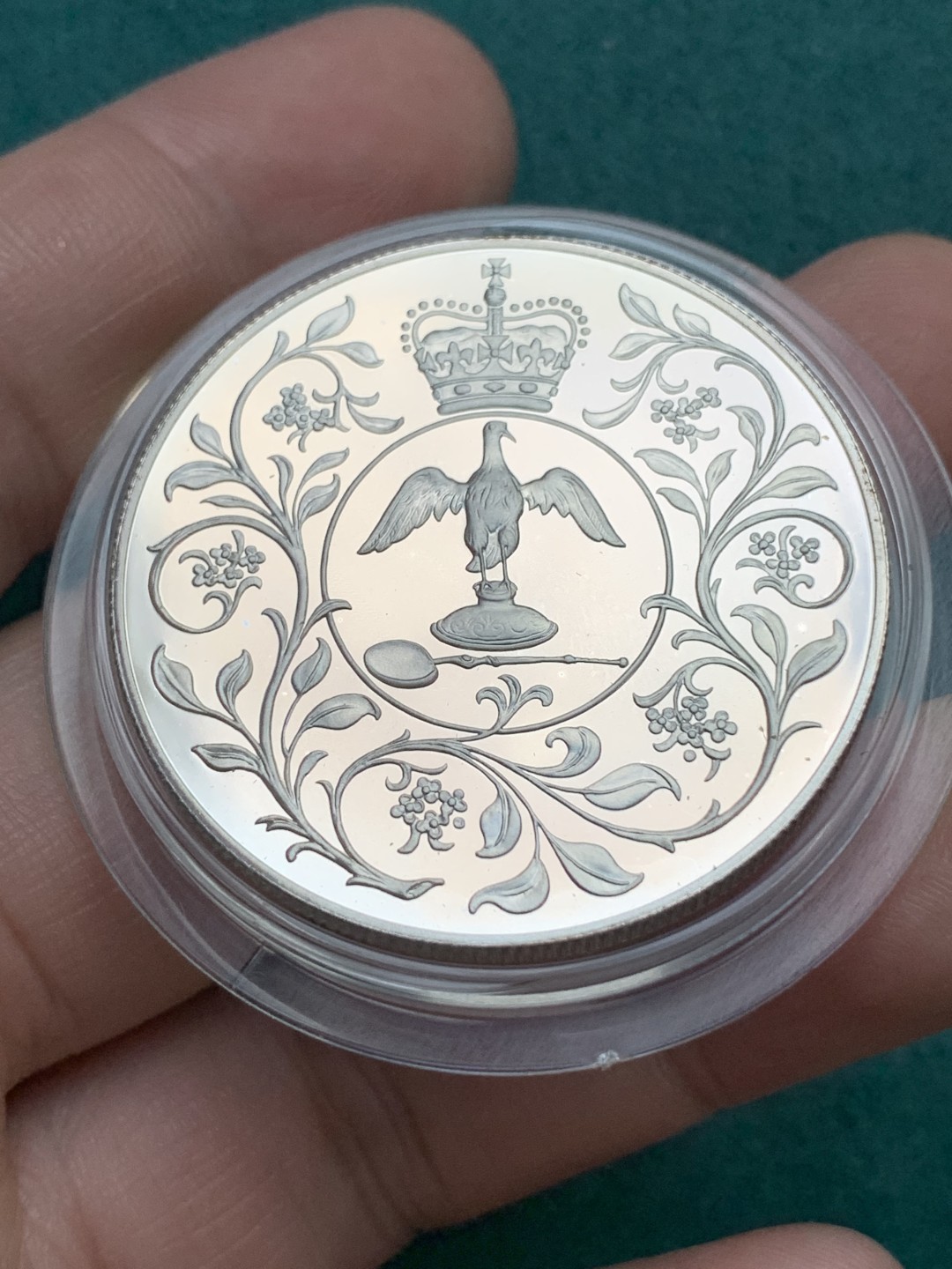 《竞宝斋》第167场-周日，周一，周四 3场 (全场包邮) 英国 1977 伊丽莎白二世 登基纪念 精制克朗 大银币 状态佳 盒套证齐全