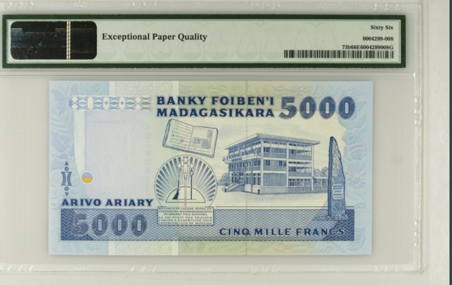 收藏联盟Quantum Auction 第261期拍卖  马达加斯加1988-94年5000法郎等值1000里亚尔 PMG66