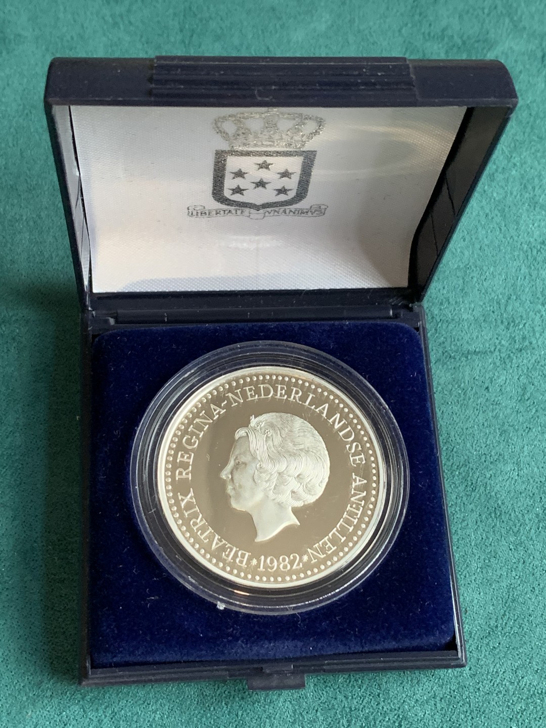 《竞宝斋》第167场-周日，周一，周四 3场 (全场包邮) 原盒荷属安德烈斯1982年50盾精制大银币。925银，直径38mm，重量25g